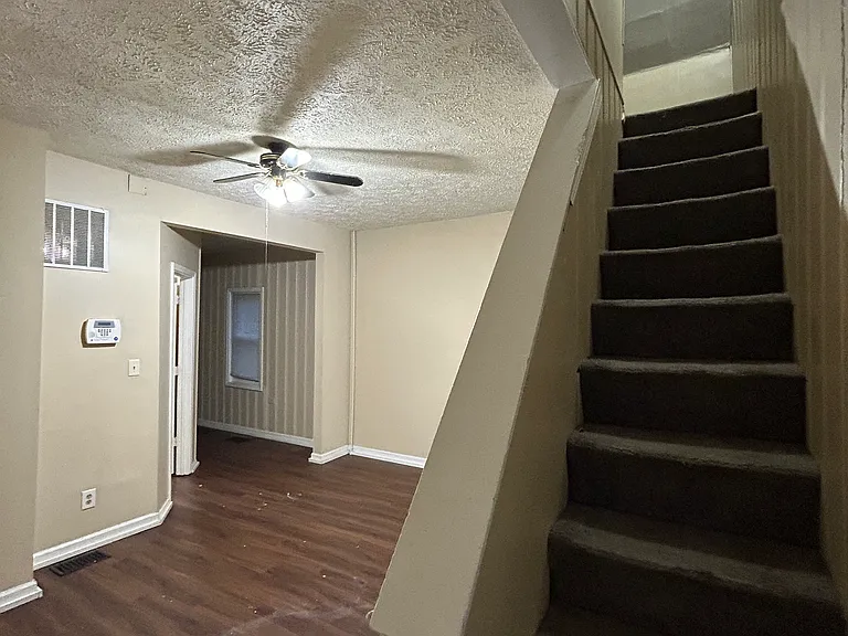 1605 Spruce St — Photo 8