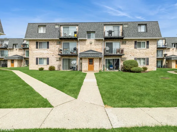 1323 N Baldwin Ct Unit 2B, Palatine, IL 60074
