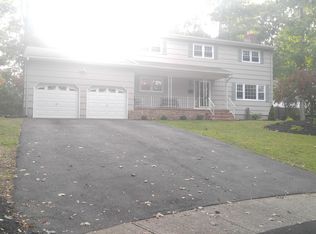 23 Robinhood Rd, Morris Plains, NJ 07950