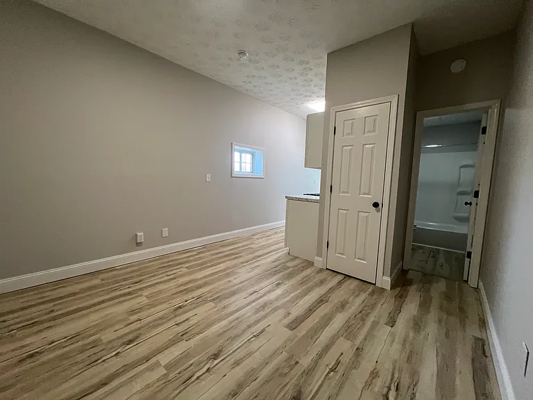 101 Thorn St #18 — Photo 6
