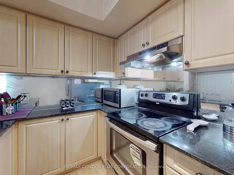 60 Fairfax Cres #315 — Photo 19