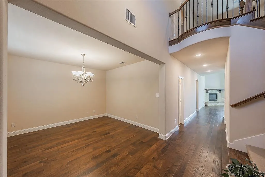 4 bed, 3.5 bath, 2706 sqft, $3,600 — Photo 2