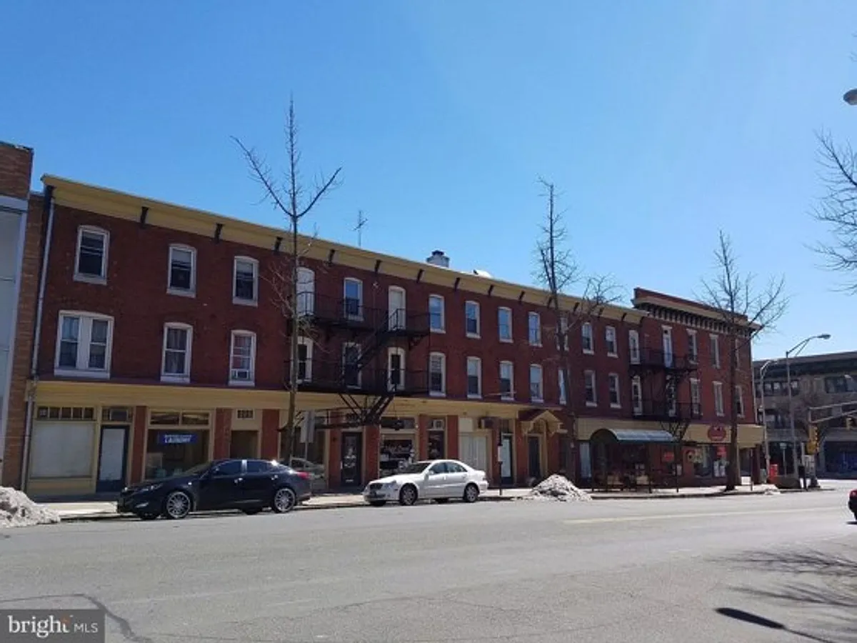 Building Photo - 201 E High St