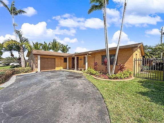 3rd image of 9837 SW 194th St