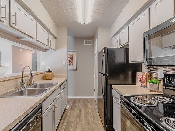 3rd image of 2101 Pinehurst Ln #2084