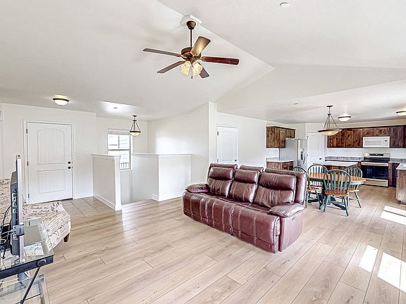 4th image of 29 W Magellan Ln