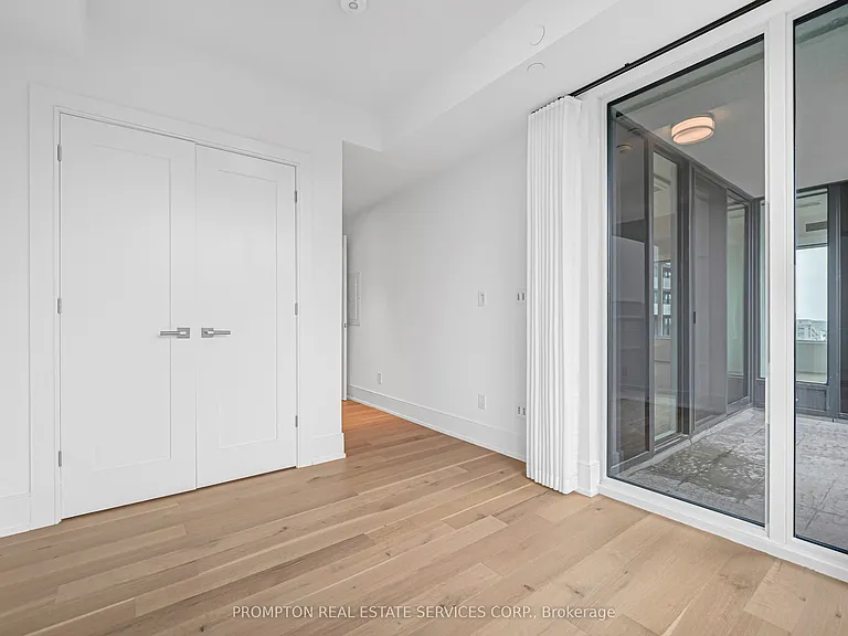 455 Wellington St W #908 — Photo 31