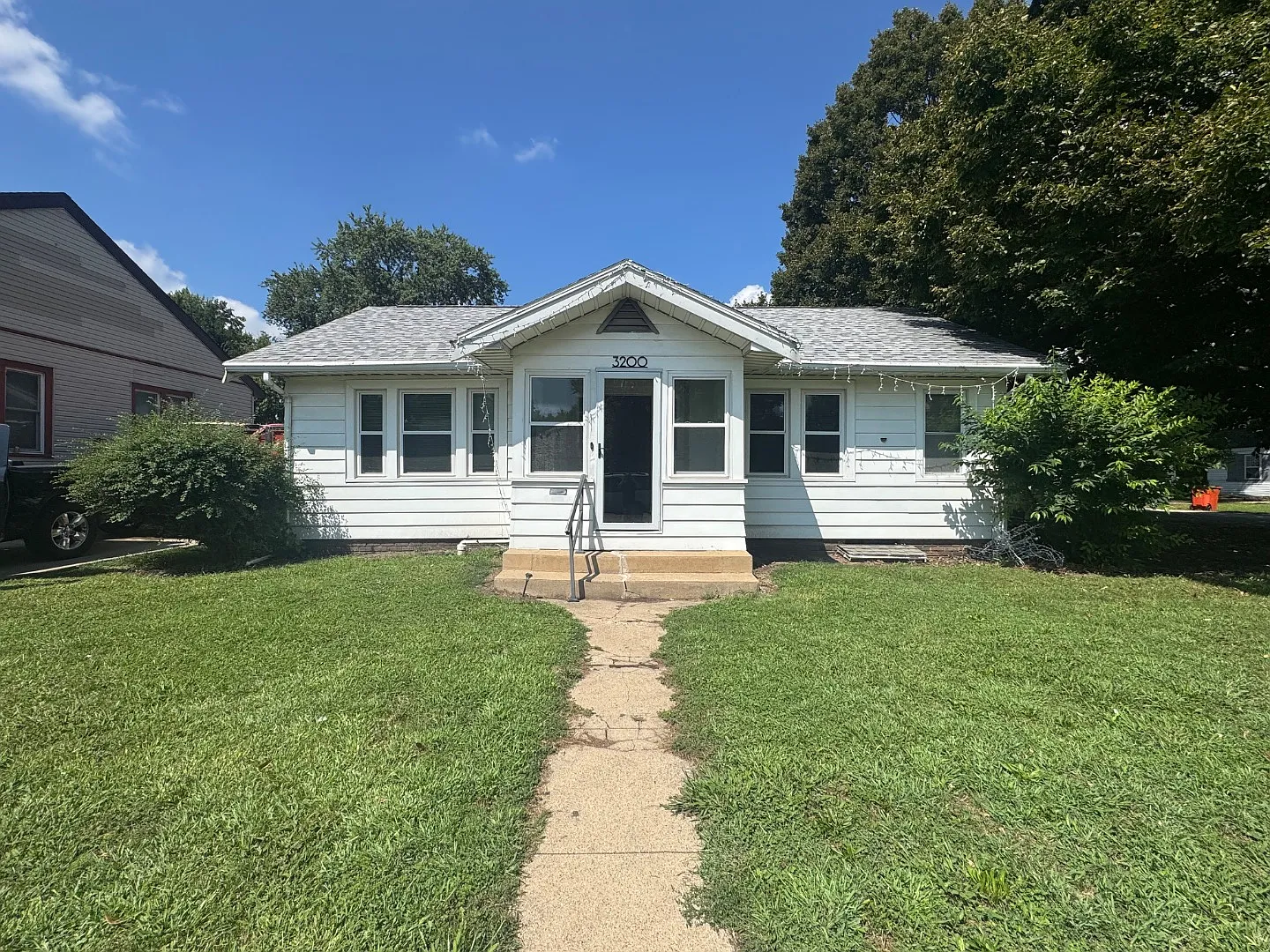 3200 Shelby Ave — Photo 1