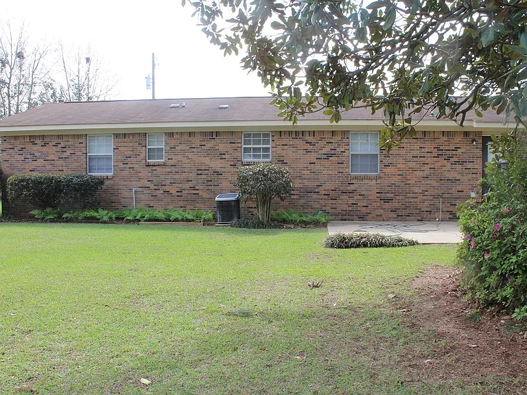 102 Greenridge Rd — Photo 2