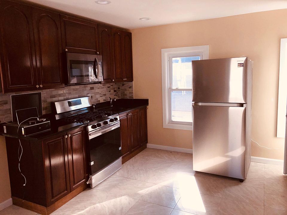 1st image of 111 Dubois Ave