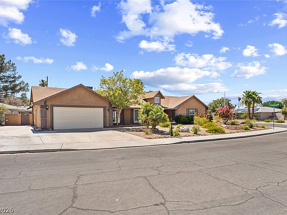 4th image of 1909 Stonehaven Cir