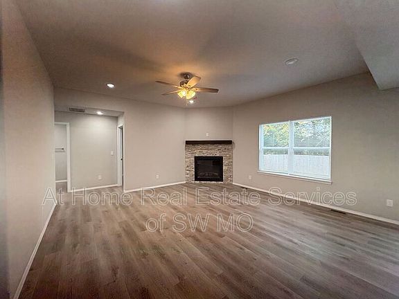 3rd image of 206 Rosalie St