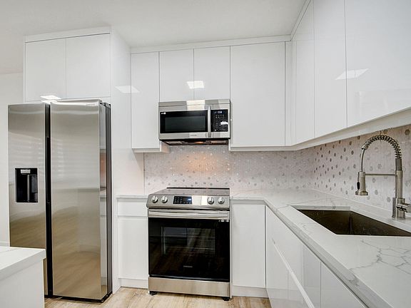 4th image of 2878 Donnelly Drive #105