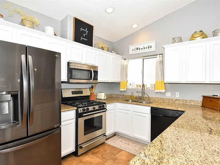 10388 S Cony Ave — Photo 4