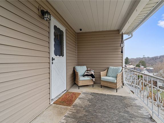 4th image of 670 Fern St