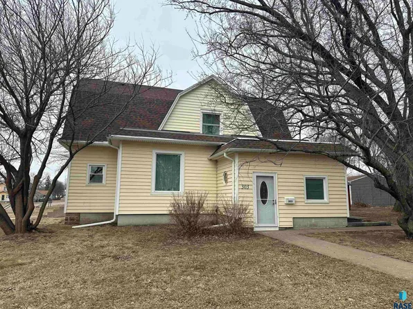 303 N. Liberty Ave., Madison, SD 57042