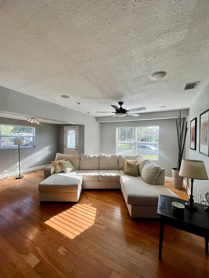 Charming 3-Bedroom Home in a Convenient Tampa Location! — Photo 4