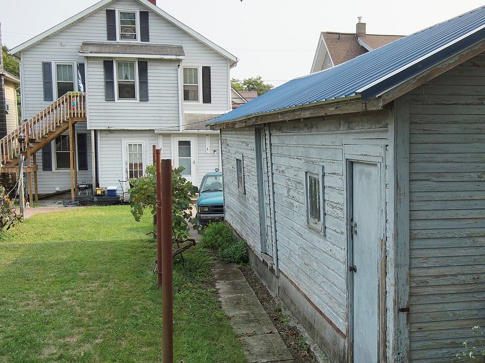 2nd image of 521 W 4th St