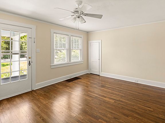 3rd image of 105 Stonewall Ave