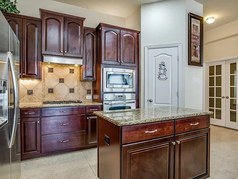 7772 Ivanhoe Dr — Photo 8