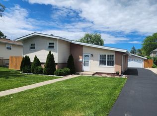 2632 Pauline Ave, Glenview, IL 60025