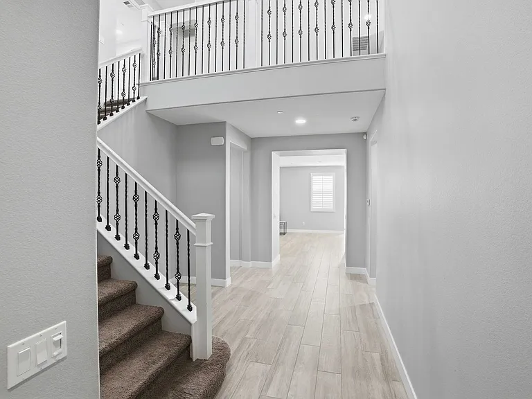 24545 Rosette Ln — Photo 3