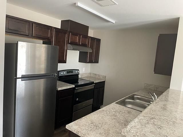 2nd image of 284 Gretzky Pkwy #20-200