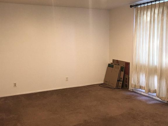 3rd image of 302 Patio Plz