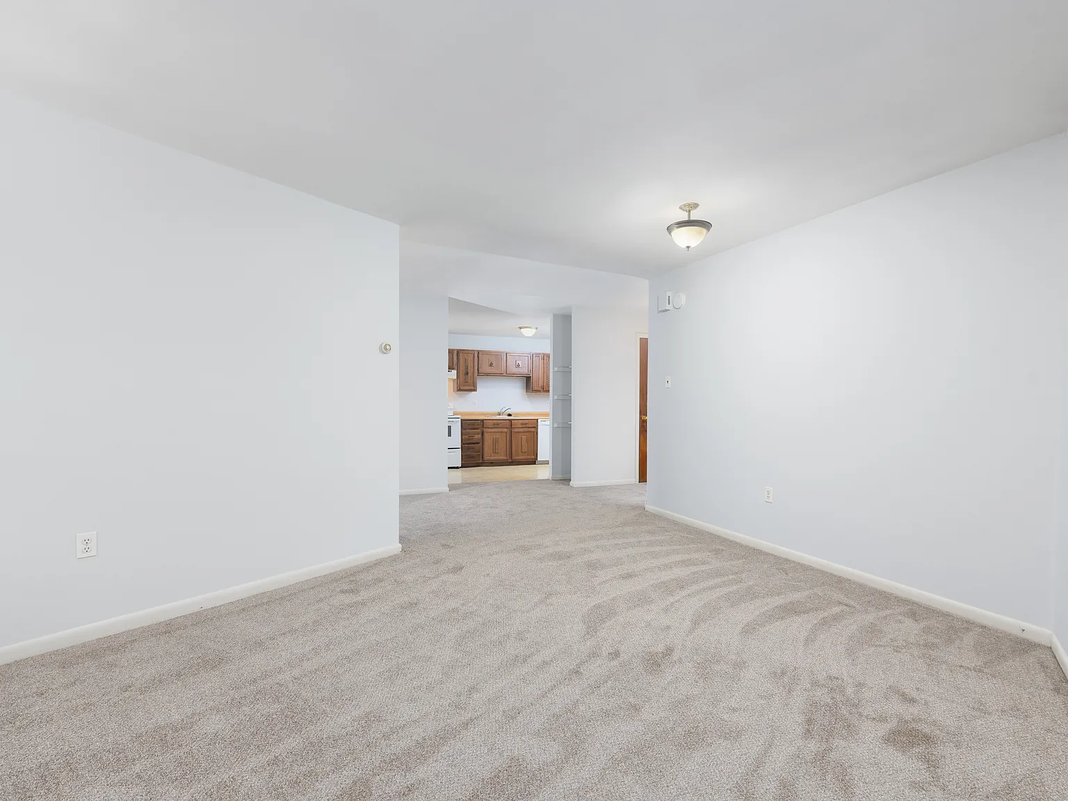 2 bed, 1200 sqft, $1,700 — Photo 4