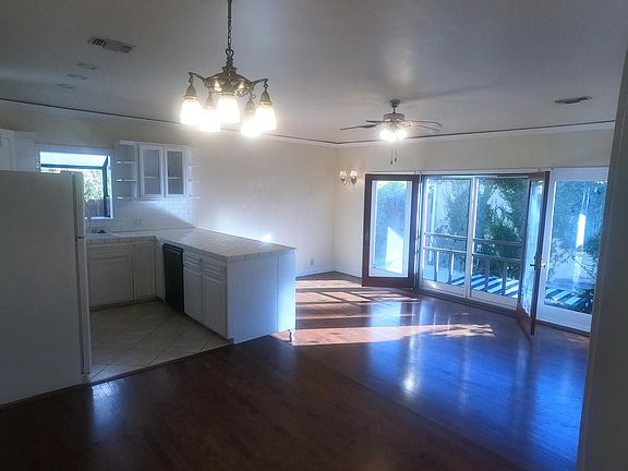 5th image of 2360 N Windsor Ave