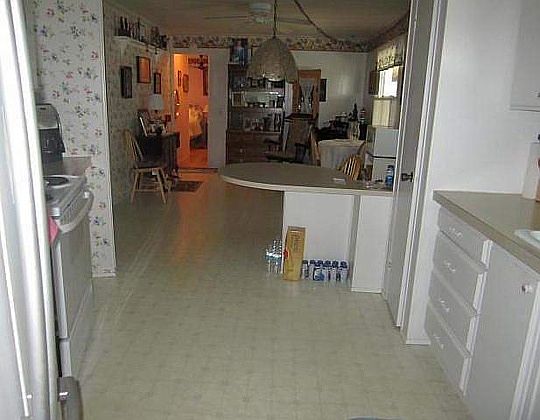 3rd image of 1279 Mayflower Dr