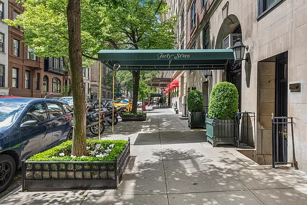 Rented by Douglas Elliman | media 26