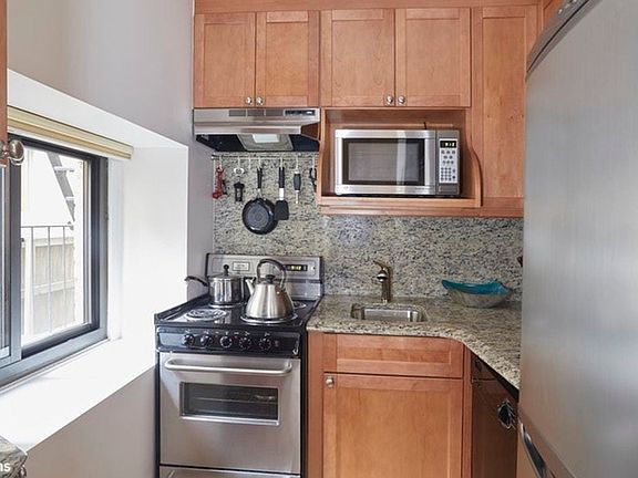 3rd image of 55 E 65th St APT 1A
