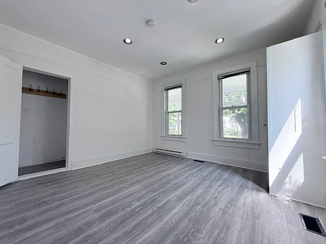 521 Sarah St — Photo 35