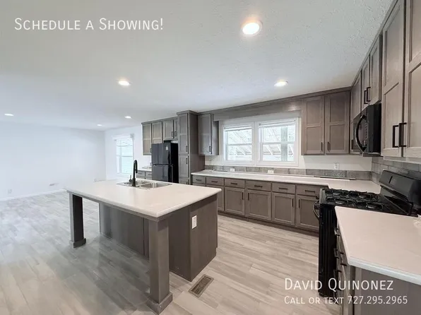 6916 Country Ln, Belleville, MI 48111