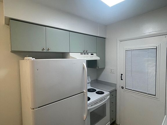 3rd image of 308 Columbia Dr #308