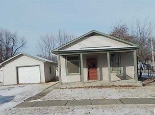423 S 9th St, Osage City, KS 66523