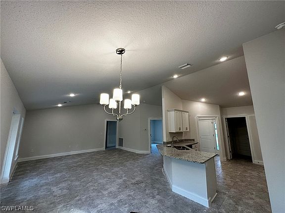 4th image of 2313 NE 36th St