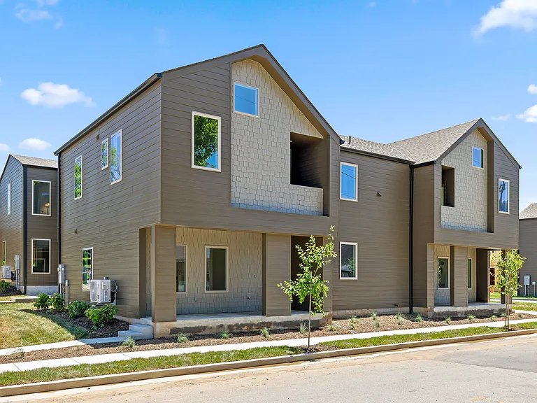 2704 Long St — Photo 1