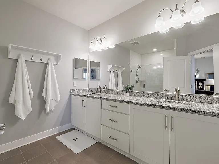 621 Bluemont Ave #102 — Photo 44