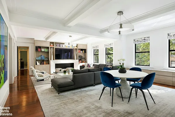 Living room, photo 2