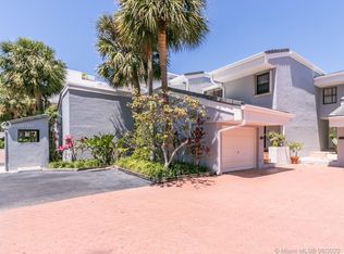 327 Poinciana Dr #907, Sunny Isles Beach, FL 33160