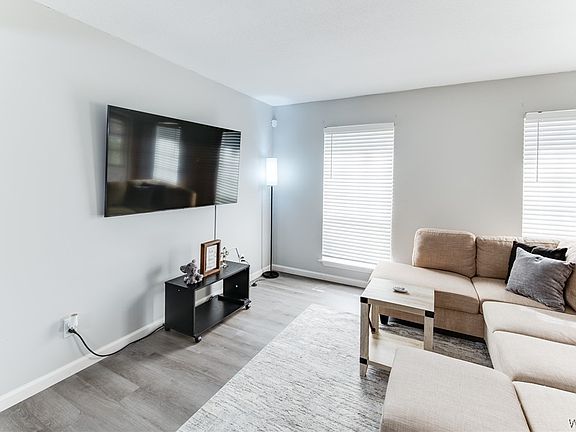 5th image of 5608 Woodland Trce