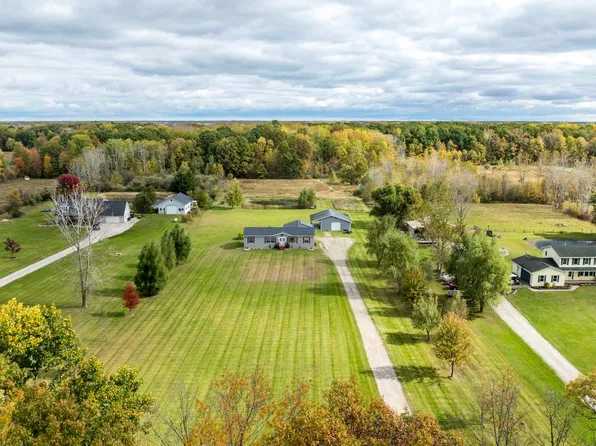 318 Nolan Rd, Goodells, MI 48027