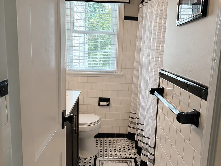 1211 Elmhurst Dr — Photo 10