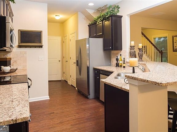 4th image of 5022 Garrett Ct