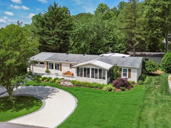 350 Greystone Dr, Hendersonville, NC 28792