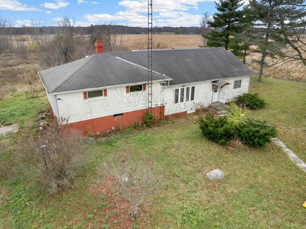 5597 E 700 S, Pierceton, IN 46562