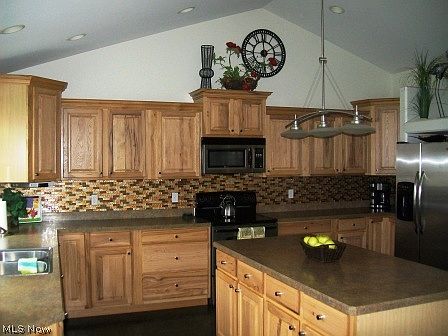 3rd image of 16740 Catherine St