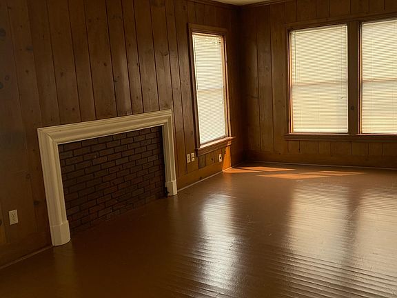 5th image of 118 E Melton St